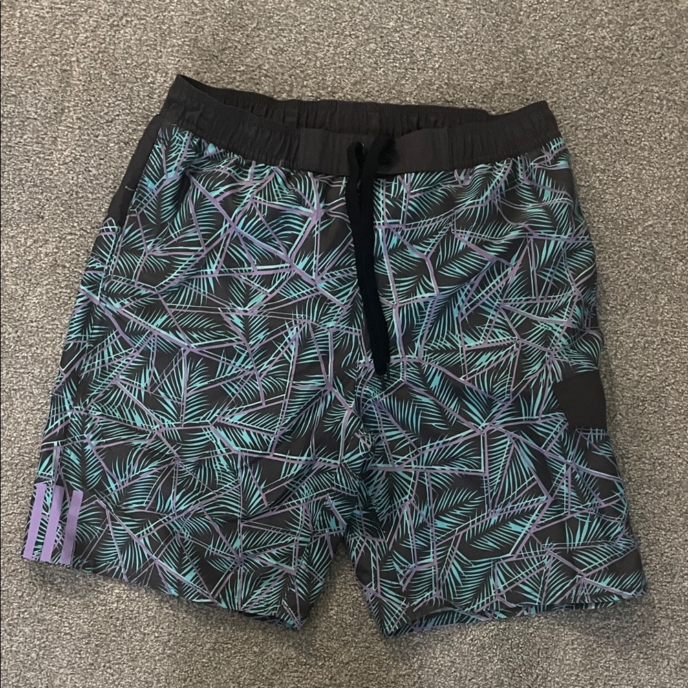 Adidas Black swim trunks for men. Elastic waist band. With side pockets.